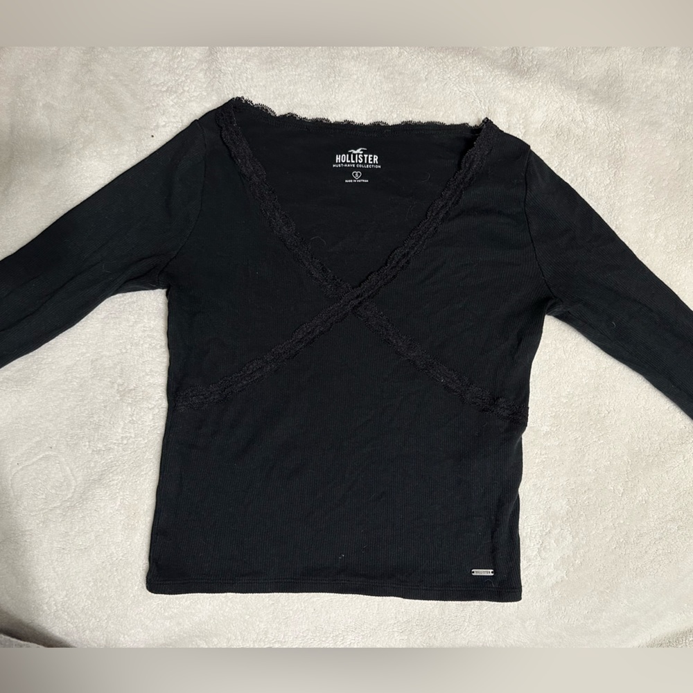 hollister black lace trim longsleeve top